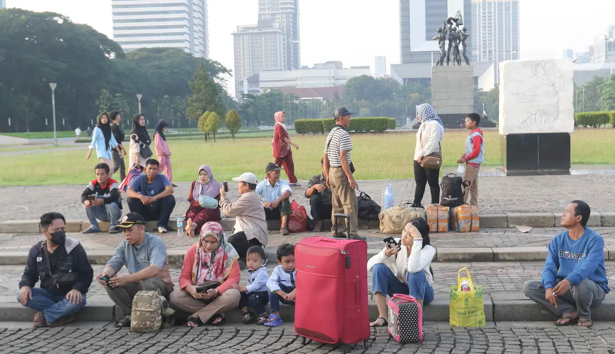 Sebanyak 12.170 orang mengikuti program mudik gratis dari Pemerintah Provinsi DKI Jakarta yang diberangkatkan hari ini, Kamis (4/4/2024). (Liputan6.com/Herman Zakharia)