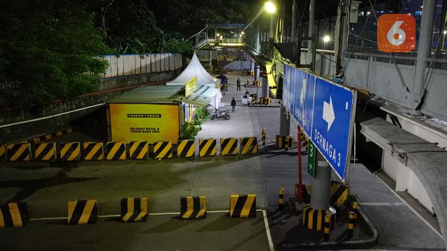 Pelabuhan Merak Sepi. (Senin, 01/01/2023). (Yandhi Deslatama/Liputan6.com).