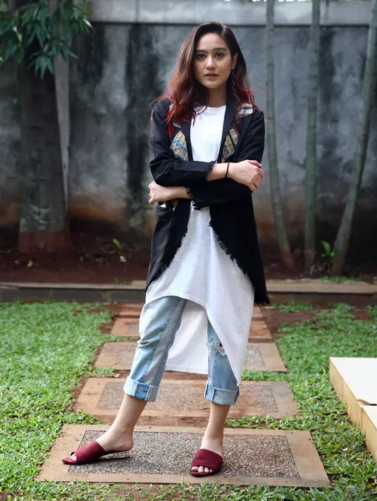 "Anak-anak seusiaku relate, karena ceritanya kan diselingkuhin sama sahabatmya sendiri kebetulan aku pernah ngerasain itu. Aku cuma mikir gimana jadi Lea," ujar Salshabilla Adriani. (Nurwahyunan/Bintang.com)