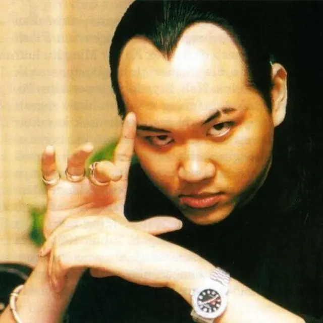 6 Potret Deddy Corbuzier di Awal Karier, Gaya Penampilan Lawasnya Ikonik