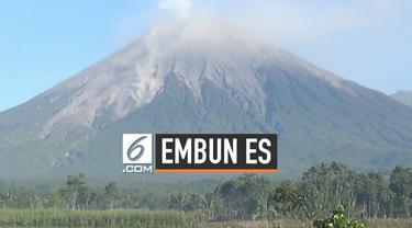 Embun es atau istilah warga Embun upas menyelimuti wilayah sekitar Gunung Semeru. Suhu di wilayah ini mencapai minus 3 derajat celcius. aktivitas embun es menghilang sekitar pukul 08.00 pagi.
