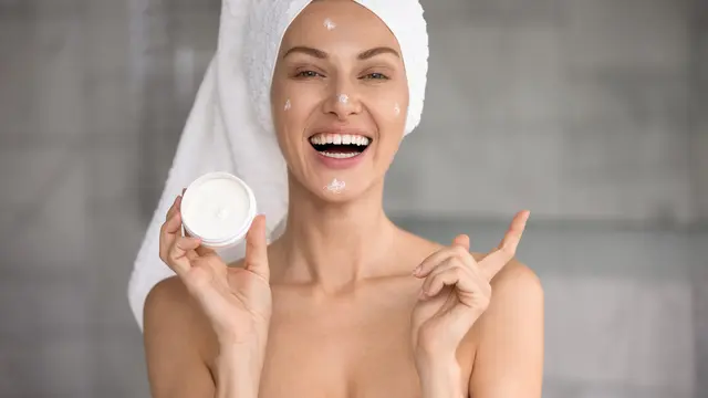 ilustrasi manfaat kandungan peptida pada produk kecantikan/fizkes/shutterstock