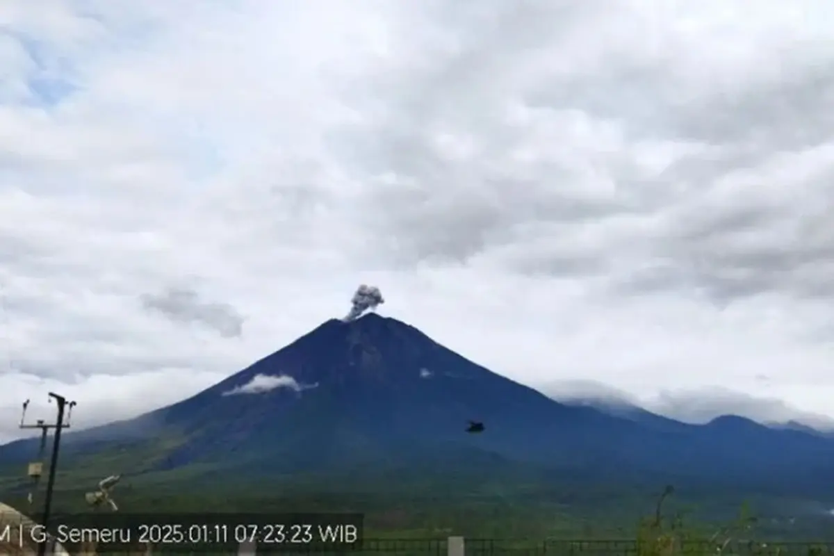 Gunung Semeru kembali erupsi dengan tinmggi letusan capai 600 meter (Istimewa)