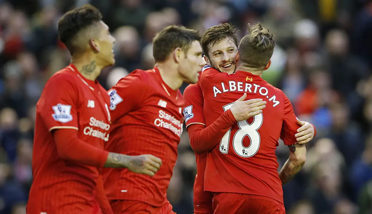 Para pemain Liverpool merayakan gol yang dicetak oleh Adam Lallana, ke gawang Sunderland. Pada babak kedua, The Reds sempat unggul 2-0 hingga menit ke-82. (Reuters/Carl Recine)
