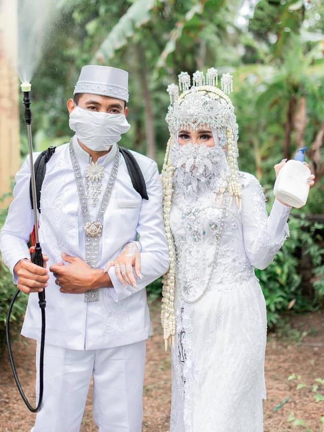6 Gaya Pengantin Wanita Pakai Masker Unik Saat Menikah di Tengah Corona
