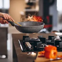 Lakukan langkah ini untuk wajan baru agar tidak lengket (Credit: Freepik/senivpetro)