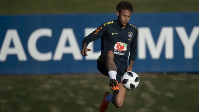 FOTO: Gaya Keren Neymar saat Latihan bersama Timnas Brasil