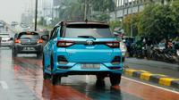 Simak manfaat mencuci mobil setelah kehujanan (Fahmi Rizki/Liputan6)