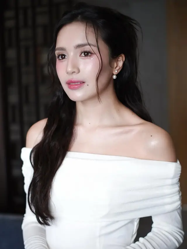 Pesona Beby Tsabina Tampil Bak Idol K-Pop dengan Sentuhan Korean Makeup Look