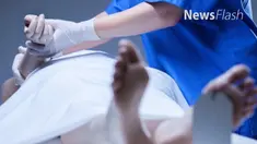 Sebelumnya, penumpang di nomor bangku 26 itu sempat pingsan di pesawat sebelum sempat diperiksa tim dokter bandara.