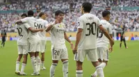 Pemain Real Madrid merayakan gol dalam laga babak 16 besar Piala Dunia Antarklub antara Real Madrid dan Juventus di Miami Gardens, 1 Juli 2025. (AP Photo/Rebecca Blackwell)