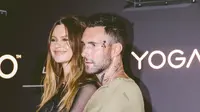 Adam Levine dan Behati Prinsloo (Sumber: Instagram/behatiprinsloo)