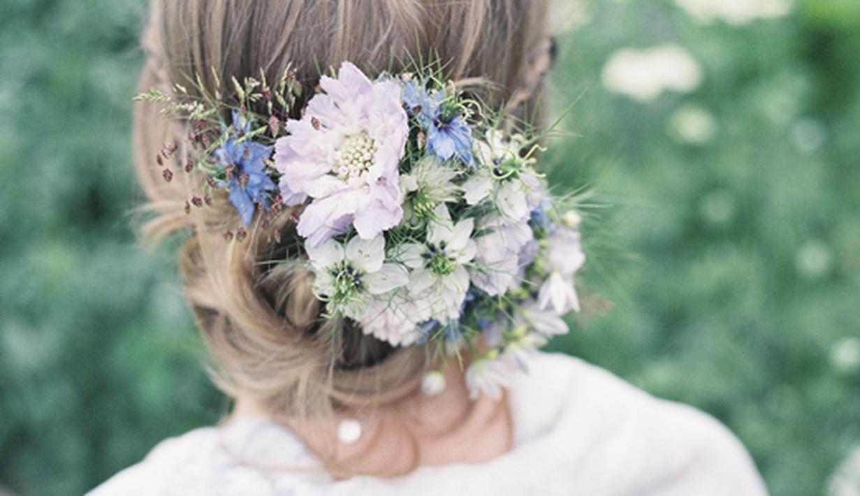 10 Ide Sanggul  Pernikahan Cantik Dengan Hiasan Bunga  Asli 