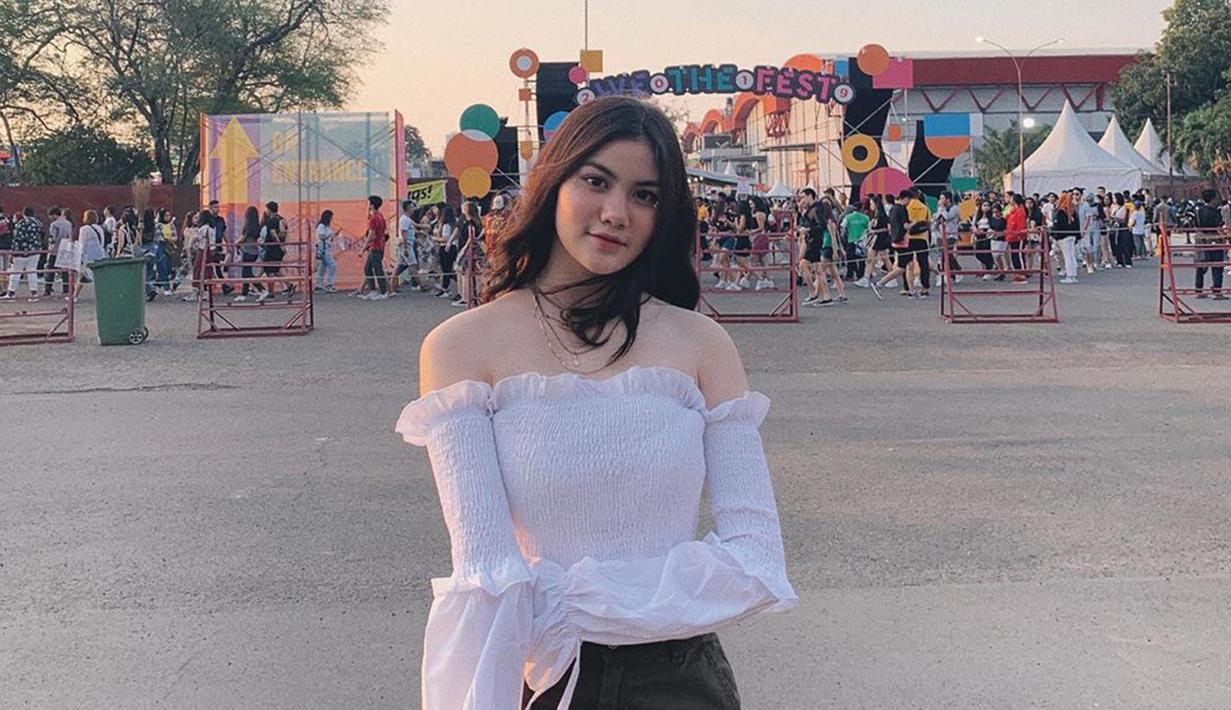 FOTO: Cantiknya Adrina Putri, Adik Andira Hadley yang Juga 