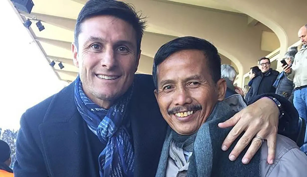 Tak hanya Ronaldo, Djadjang juga sempat selfie bersama mantan kapten Inter Milan, Javier Zanetti. Pelatih 51 tahun itu sedang menjalani latihan kepelatihan bersama Inter Milan. (Bola.com/Instagram)