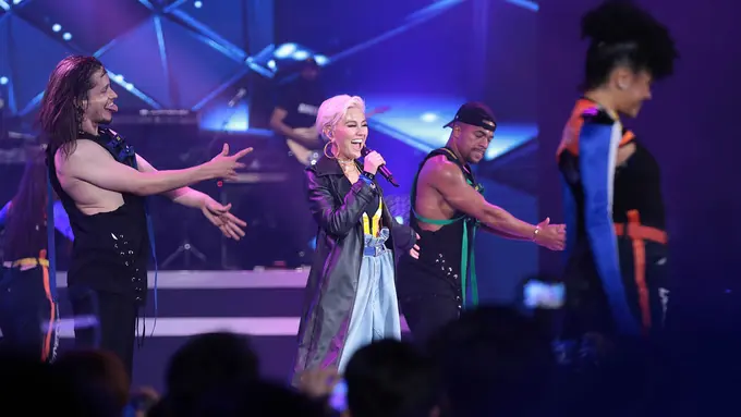 [Bintang] Totalitas Agnez Mo di Single Long As I Get Paid