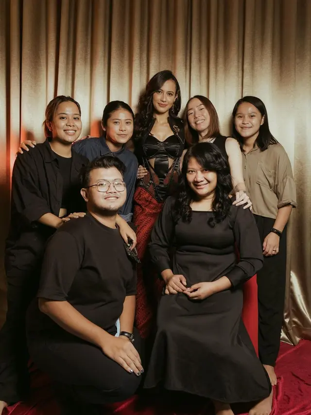 7 Potret Pevita Pearce di Red Carpet dan Gala Premiere Sri Asih, Stunning Abis