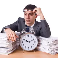 Sekarang enggak usah kerja di kantor lebih lama untuk mendapatkan uang lebih. 