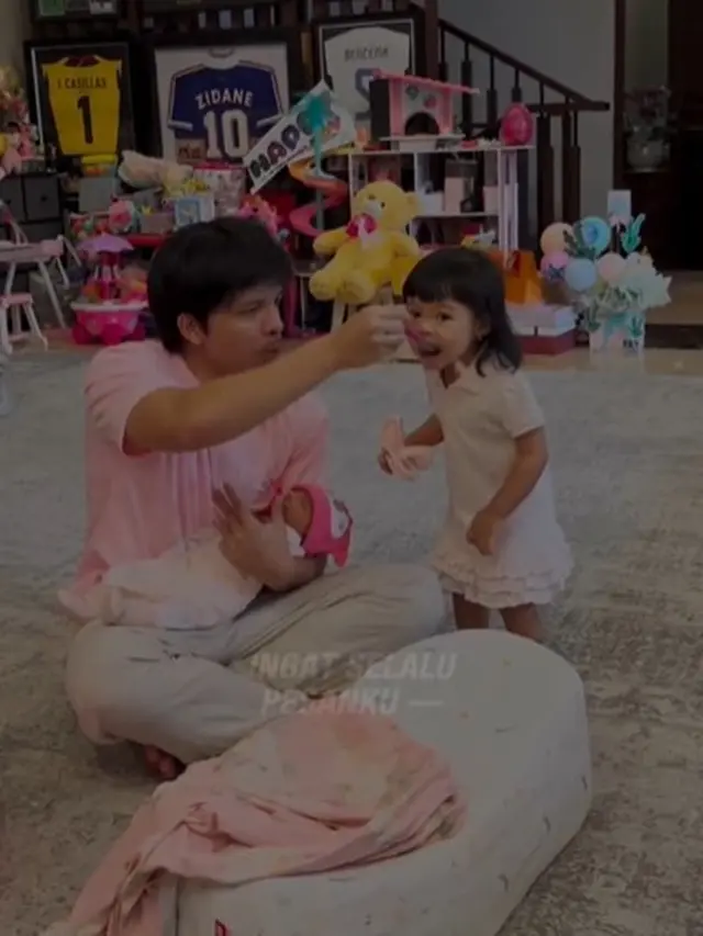 Atta Halilintar dan kedua anaknya (Instagram/attahalilintar)