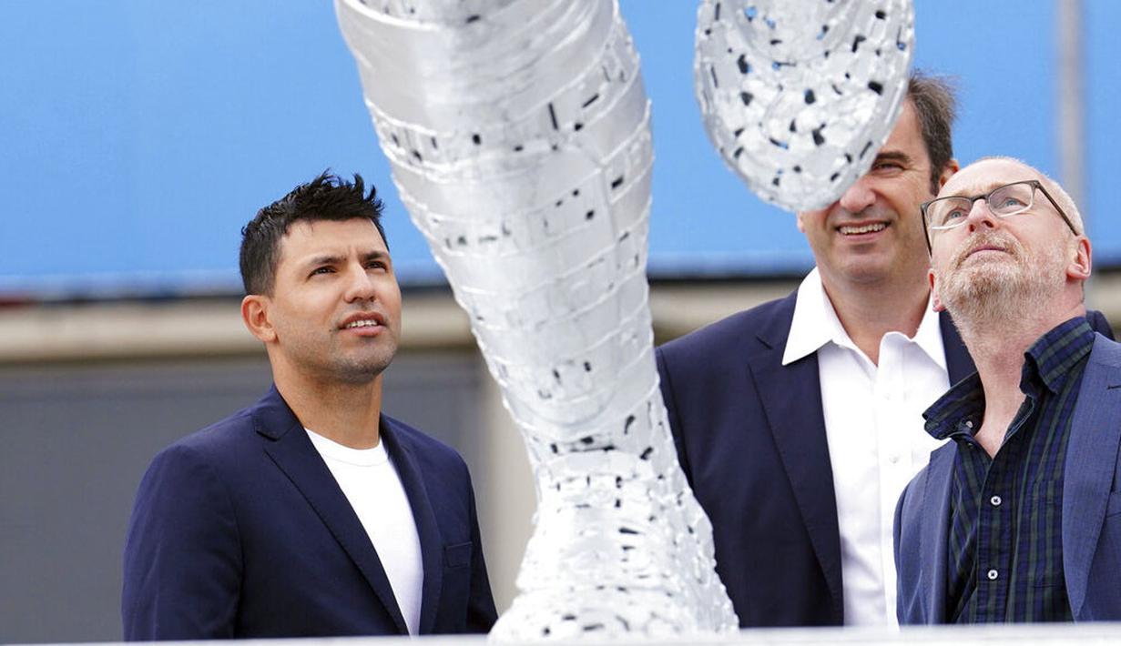 Gol itu membawa Man City trofi Liga Inggris pertama setelah 44 tahun puasa gelar. Saat itu City yang mengalahkan sang rival Manchester United dengan selisih gol berkat aksi heroik Aguero. (Martin Rickett/PA via AP)
