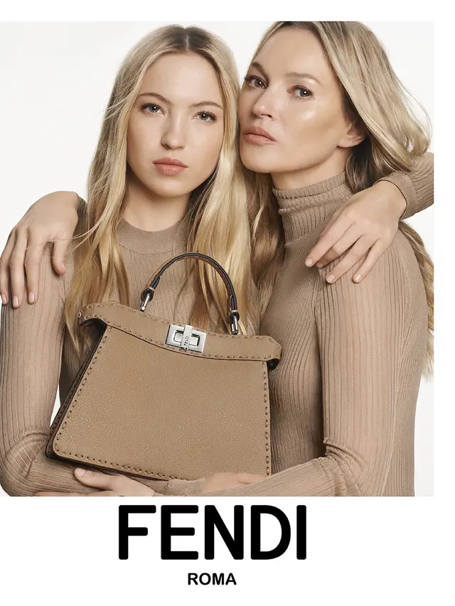 Pesona Kompak Kate Moss dan Lila Grace Moss di Kampanye Terbaru Fendi Peekabo, Tampil Kembar Bak Pinang Dibelah Dua