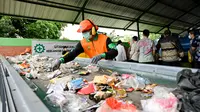 Tips Mengelola Sampah jadi Barang Tepat Guna, Tetap Jaga Lingkungan