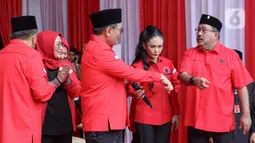 Dewan Pimpinan Pusat (DPP) Partai Demokrasi Indonesia Perjuangan (PDIP) menggelar Upacara Pengibaran Bendera Merah Putih di Halaman Parkir Masjid At Taufiq, Lenteng Agung Jakarta Selatan, Minggu (1/6/2025). (LIputan6.com/Herman Zakharia)