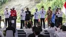 Presiden Joko Widodo (kedua kiri) didampingi Menteri ESDM Arifin Tasrif, Menteri BUMN Erick Thohir, Dewan Penasehat Kalla Group Jusuf Kalla, Direktur Utama PLN Darmawan Prasodjo saat meresmikan pengoperasian PLTA Poso dan PLTA Malea di Poso, Sulawesi Tengah, Jumat (25/2/2022). (Dok PLN)