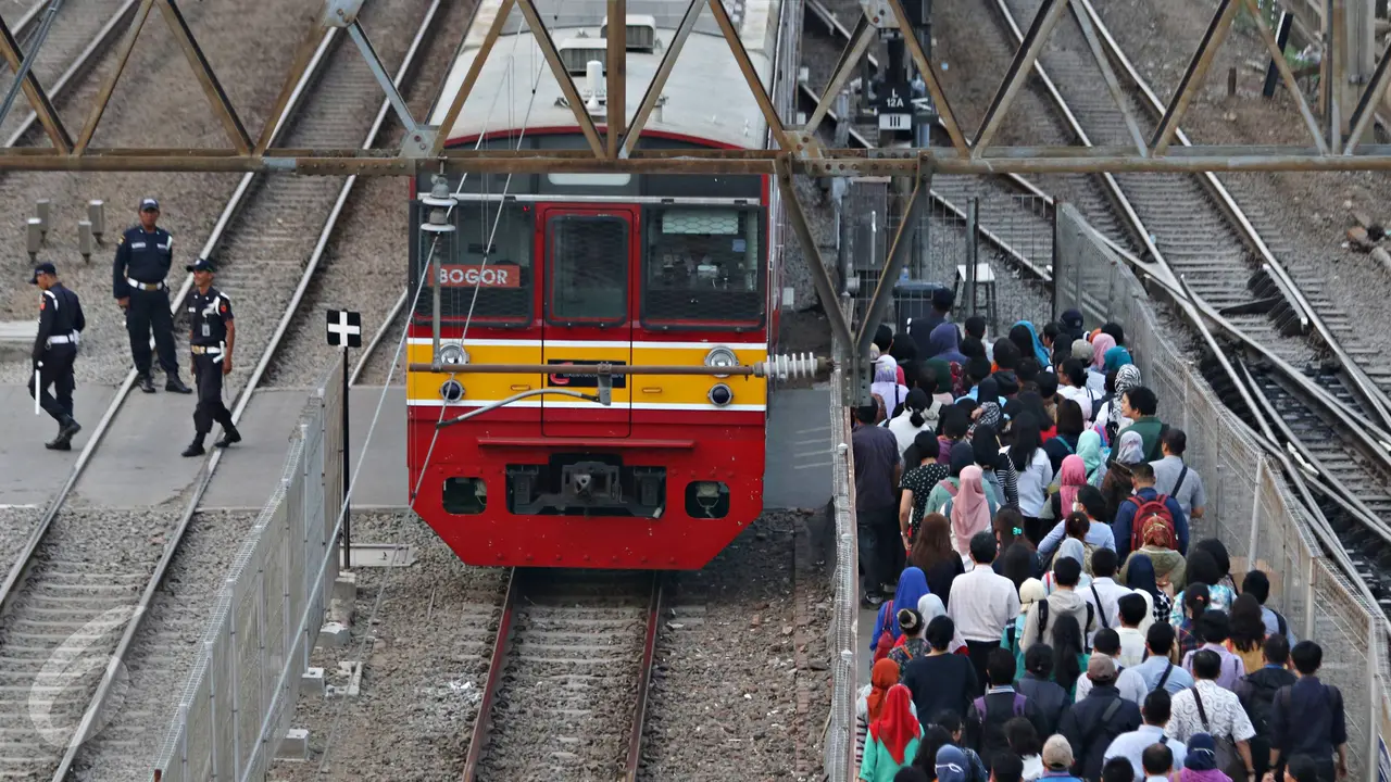 20151020- November 2015 KRL Naik 50 Persen-Jakarta