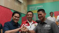 Menpora Imam Nahrawi (tengah), Ketua Inasgoc Erick Thohir (kiri), dan Ketua Inapgoc Raja Sapta Oktohari, menggelar jumpa pers terkait persiapan Asian Games dan Asian Paragames di Kantor Kemenpora, Jakarta, Senin (14/5/2018). (Humas Kemenpora)