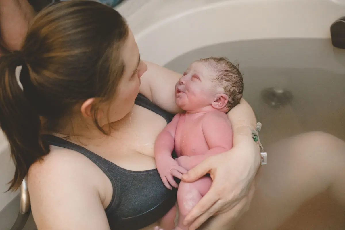 [Bintang] 4 Hal yang Harus Kamu Perhatikan Sebelum Jalani Water Birth