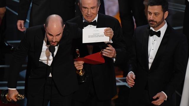 Salah Sebut, Produser La La Land Serahkan Piala Oscar untuk Film Moonlight