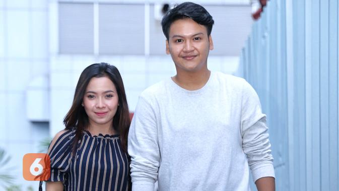 Ilham Smash Dan Istri Bingung Soal Jenis Kelamin Calon Anak Showbiz Liputan6 Com