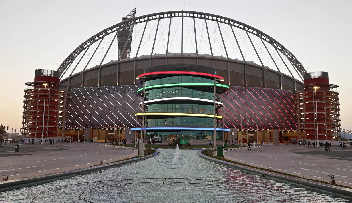 <p>Stadion Internasional Khalifa terletak di ibu kota Qatar, Doha. Stadion ini dibangun pada 1976 dan direnovasi pada 2005 serta 2014-2017. Renovasi terakhir dilakukan untuk menyambut Piala Dunia 2022. (AFP/Karim Jaafar)</p>