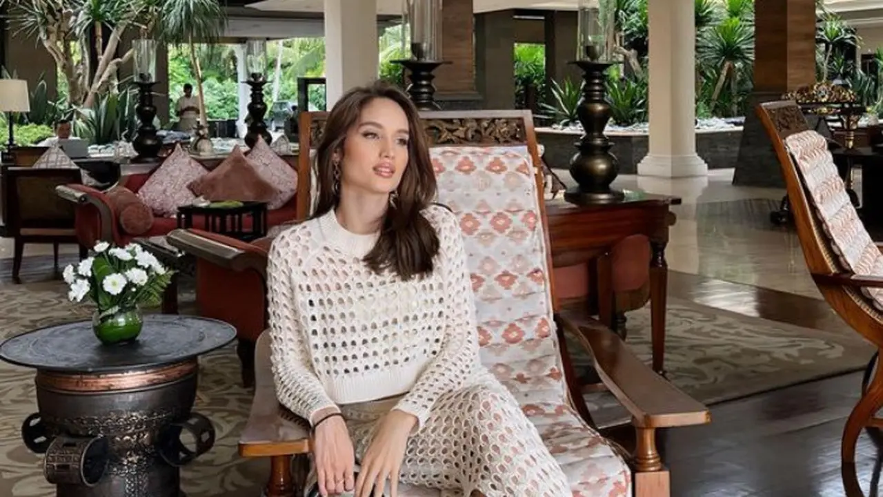 Cinta Laura Kenakan Baju Itu-Itu Saja Milik sang Mamah