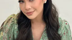 Makeup yang digunakan oleh Nagita sendiri merupakan gaya makeup yang kerap dipakai oleh Tasya Farasya. Tasya dan Gigi sendiri diketahui saling bertukar style makeup dalam unggahan di media sosial. (Liputan6.com/IG/@tasyafarasya)