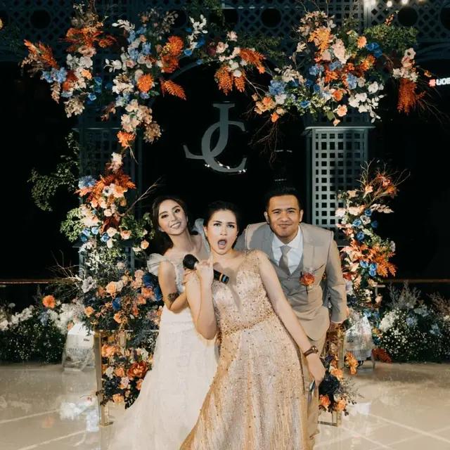 6 Potret Respsi Pernikahan Joshua Suherman dan Clairine Clay, Berkonsep Outdoor