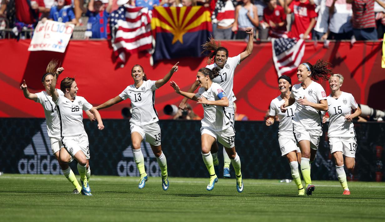 Pemain AS merayakan gol yang dicetak Carli Lloyd. (Reuters/Michael Chow-USA TODAY Sports)