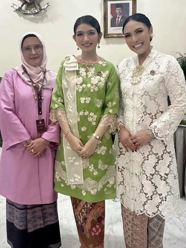 Gaya Stunning Selvi Ananda saat buka puasa bersama.