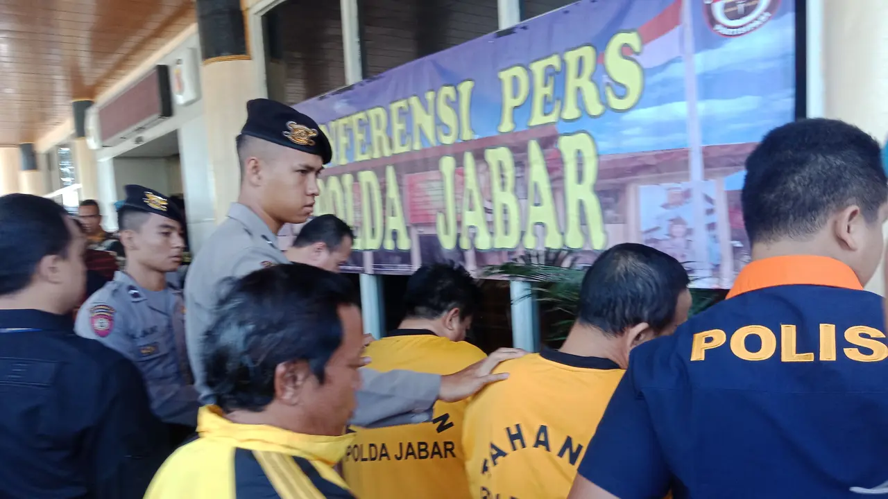 Polda Jabar menahan tersangka kasus dugaan korupsi Pemkab Tasikmalaya