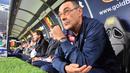 Pelatih Napoli, Maurizio Sarri serius mengawasijalanya pertandingan timnya melawan Genoa pada lanjutan Serie A di Luigi Ferraris stadium, Genoa, (25/10/2017). Napoli menang 3–2. (Luca Zennaro/ANSA via AP)