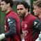 Kiper Arsenal asal Spanyol, David Raya (tengah) tiba untuk mengikuti sesi latihan tim di London Colney, utara London, pada Senin 4 Mei 2026. Arsenal dan Atletico Madrid akan menjalani laga hidup-mati pada leg kedua semifinal Liga Champions 2025/2026. (Glyn KIRK/AFP)