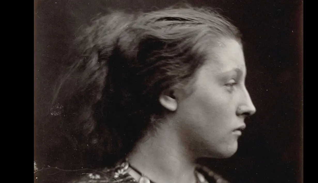Mary Hillier, seorang pembantu rumah tangga muda yang cantik di rumah Cameron sering menjadi obyek fotonya.  (Julia Margaret Cameron/Museum of Art/wwn)