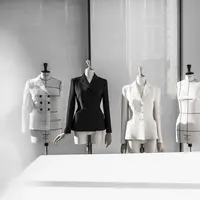 Dor kembali merilis koleksi ikonis, Bar Jacket yang tampil lebih trendi tanpa menghilangkan esensi klasik yang ada.