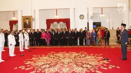 Presiden Jokowi melantik gubernur dan wakil gubernur hasil Pilkada 2018 di Istana Negara, Jakarta, Rabu (5/9). Mereka yang dilantik adalah gubernur dan wakil gubernur Kalbar, Sulteng, Sulsel, Papua, Jabar, Jateng, Sumut, NTT, Bali. (Liputan6.com/HO/Wan)