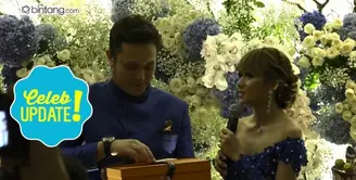 Gilang Dirga resmi melamar kekasihnya, Adiezty Fersa di hari Kemerdekaan RI yang ke-71. 