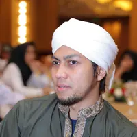 Di tengah popularitasnya, ia merasakan ada kekosongan dalam hatinya. Ia lantas memberanikan diri berhijrah untuk menjadi yang lebih baik memperdalam agama. (Andy Masela/Bintang.com)