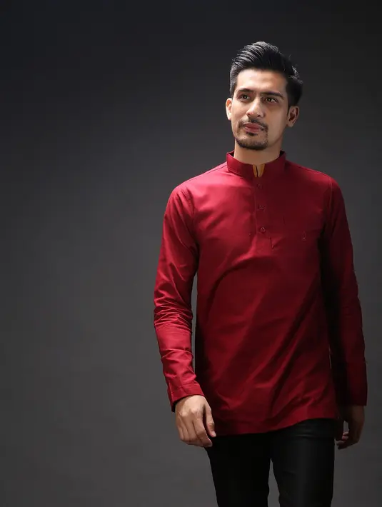 Selain Ashraf Muslim film Bukan Cinta Malaikat , garapan sutradara Aziz M Osman dan Herdanius Larobu itu dibintangi Fachry Albar, Donita, Nora Danish, Dewi Irawan dan Edi Brokoli. (Bambang E. Ros/Bintang.com)