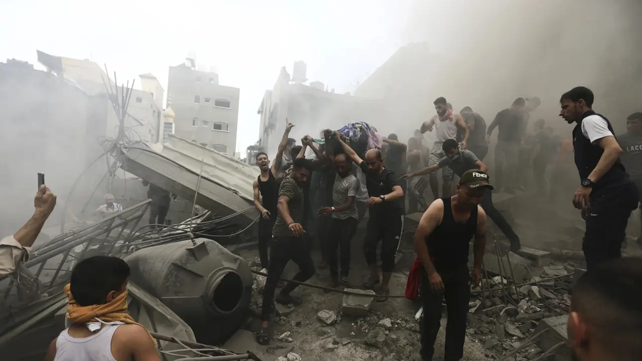 Upaya Penyelamatan Korban di Gaza
