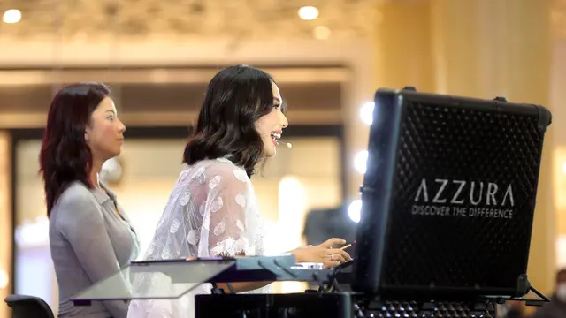 10 Tutorial Makeup Bold Simple Pakai Azzura Matte Lipstick dari Beauty Content Creator Minyo Knipschidt